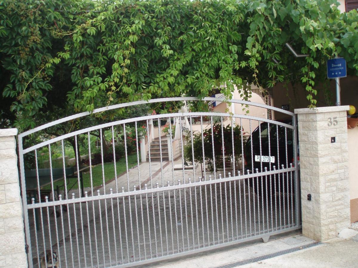 Haus Milan AP3 Apartment Fazana Bagian luar foto